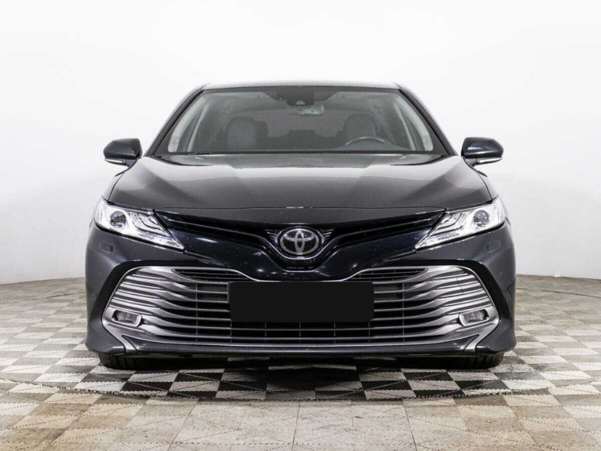 Toyota Camry с пробегом — 2018 год. Фото: #1