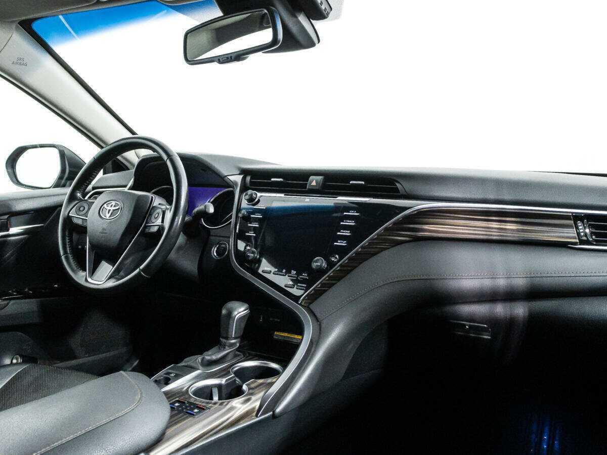 Toyota Camry с пробегом — 2018 год. Фото: #8
