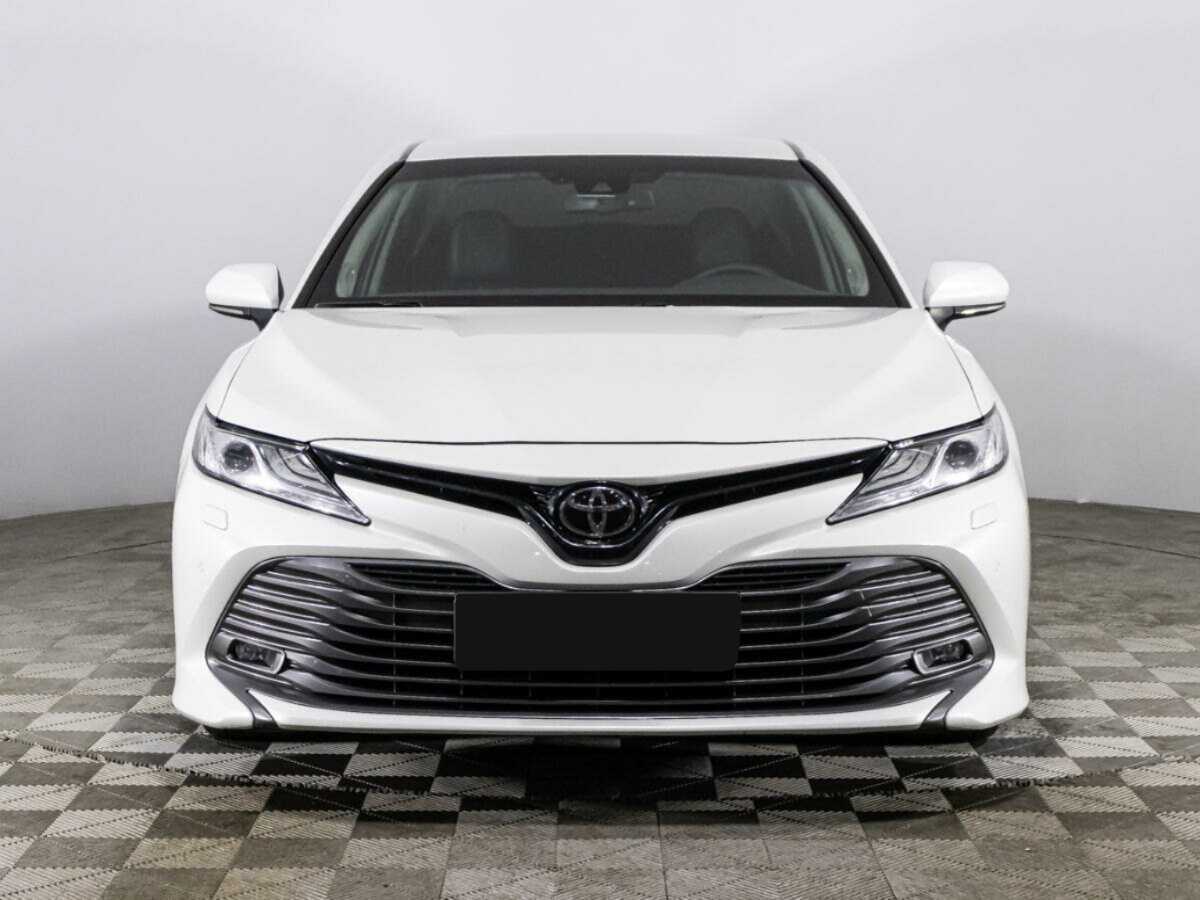 Toyota Camry с пробегом — 2020 год. Фото: #1