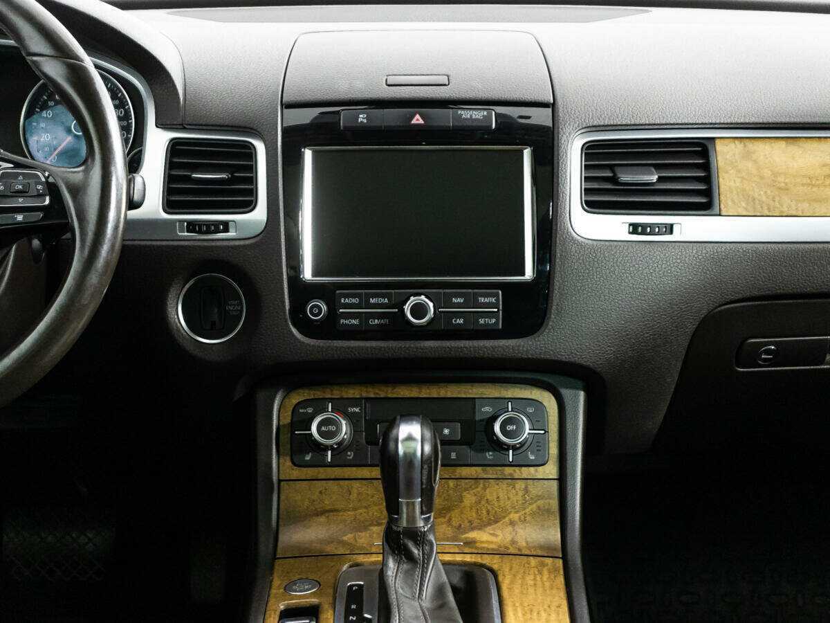 Volkswagen Touareg с пробегом — 2013 год. Фото: #11