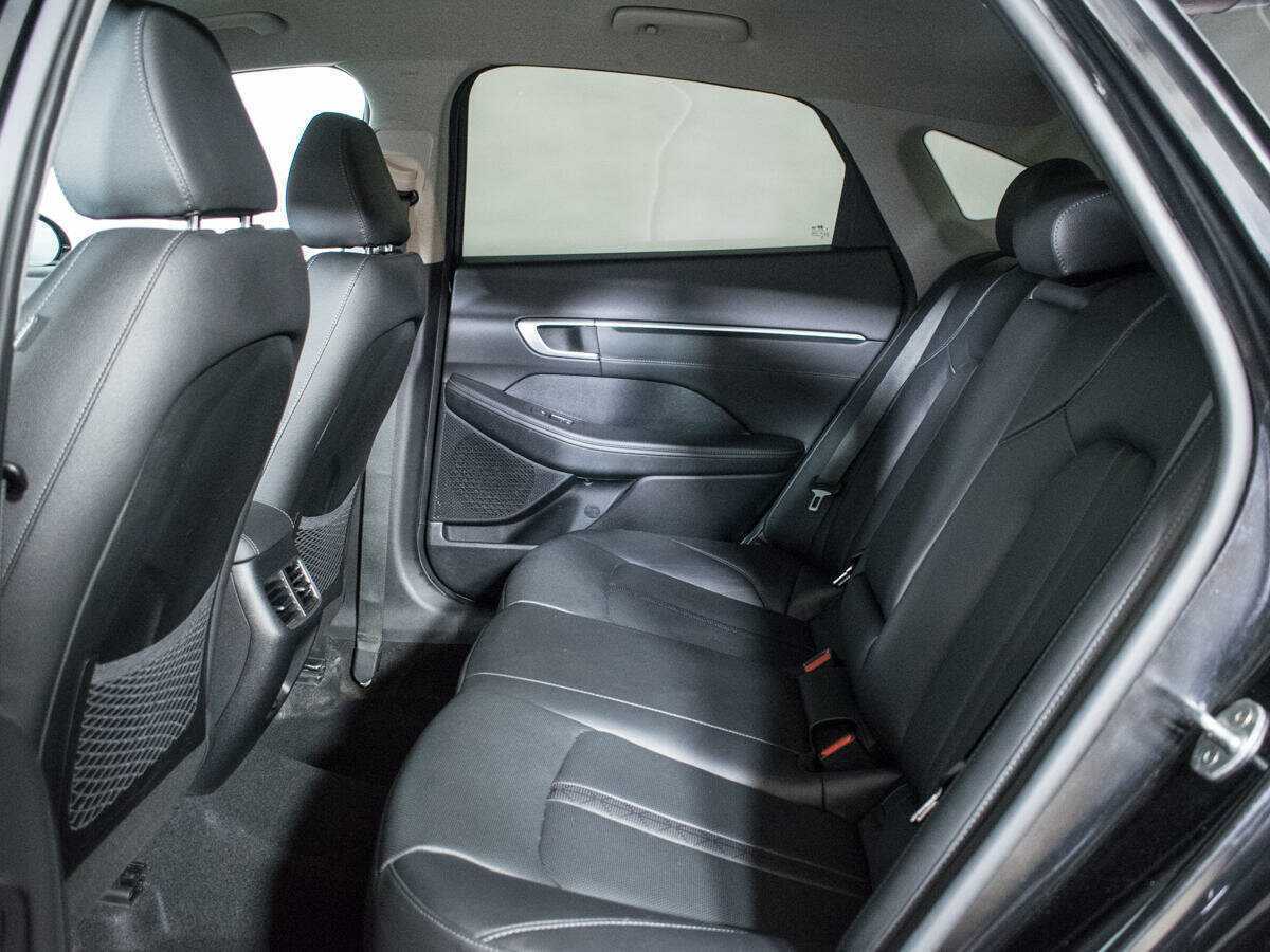 Hyundai Sonata с пробегом — 2021 год. Фото: #9