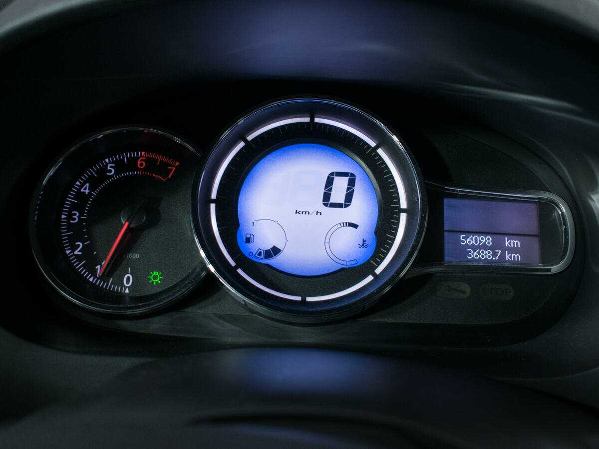 Renault Fluence с пробегом — 2013 год. Фото: #8