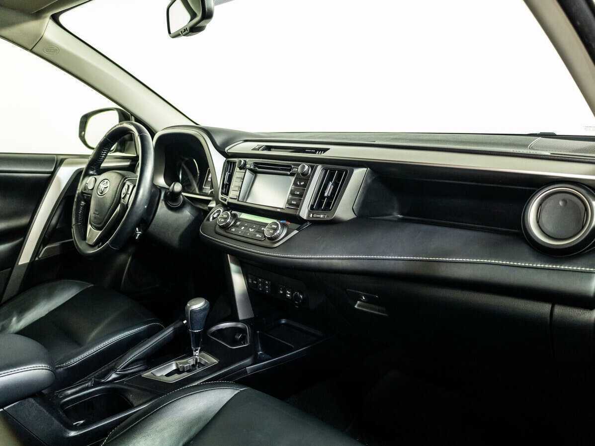 Toyota RAV4 с пробегом — 2015 год. Фото: #7