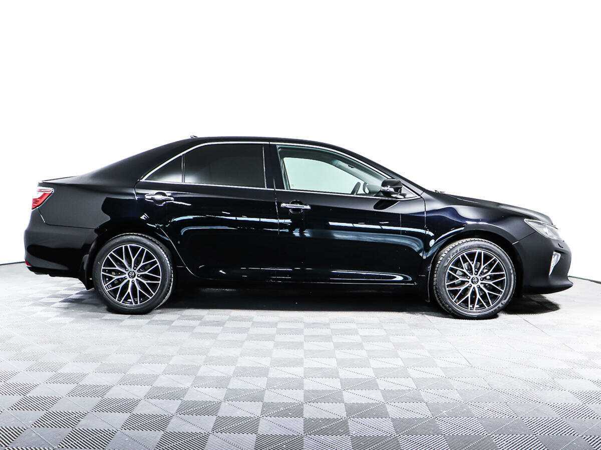 Toyota Camry с пробегом — 2017 год. Фото: #2