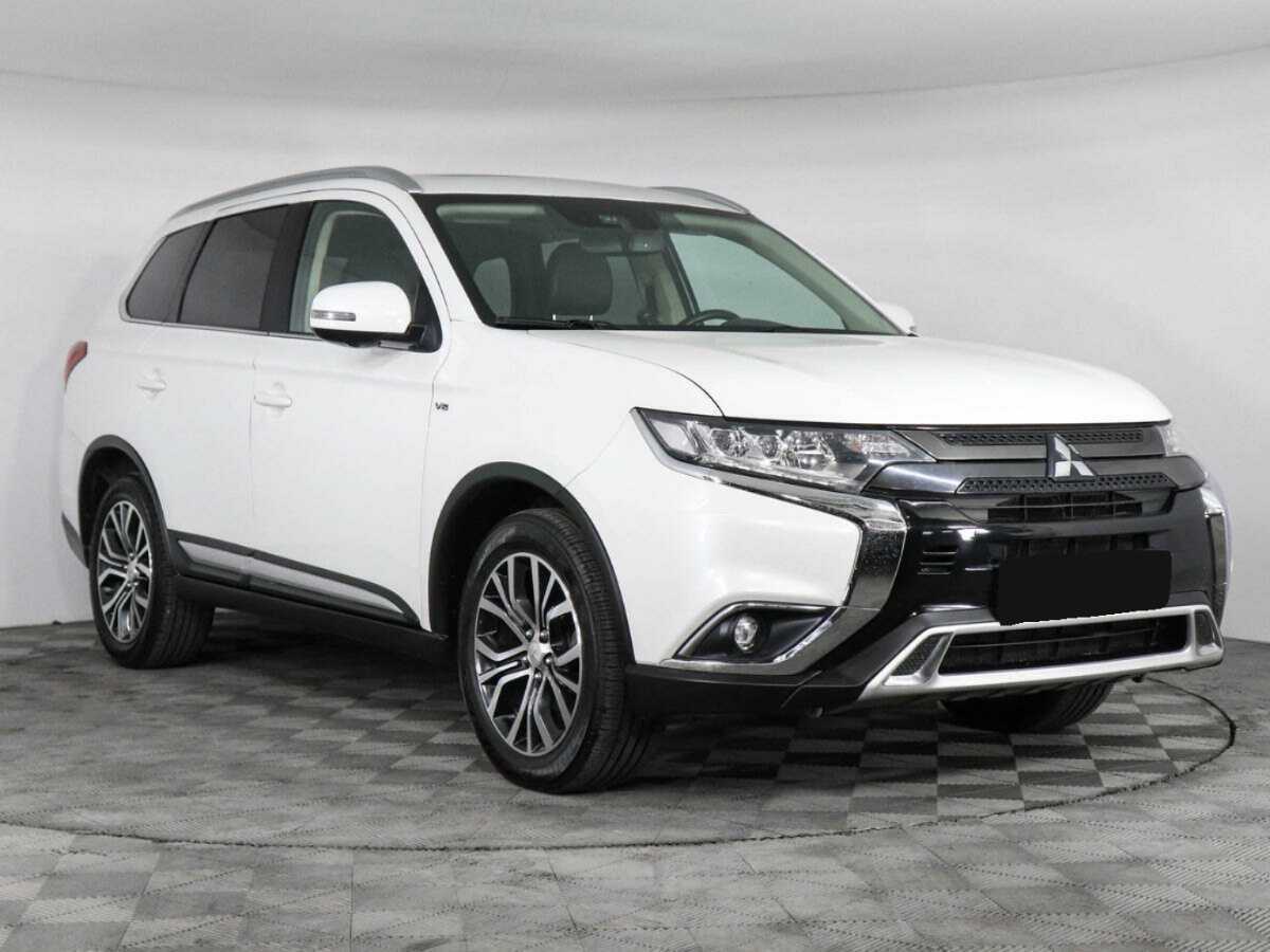 Mitsubishi Outlander с пробегом — 2018 год. Фото: #2