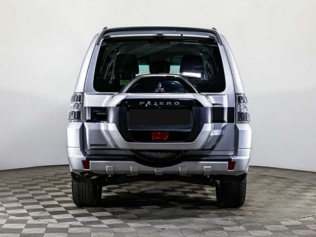 Mitsubishi Pajero с пробегом — 2017 год. Фото: #5