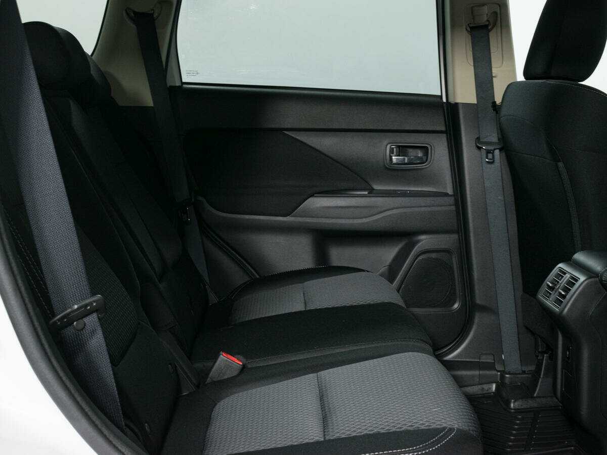 Mitsubishi Outlander с пробегом — 2019 год. Фото: #6