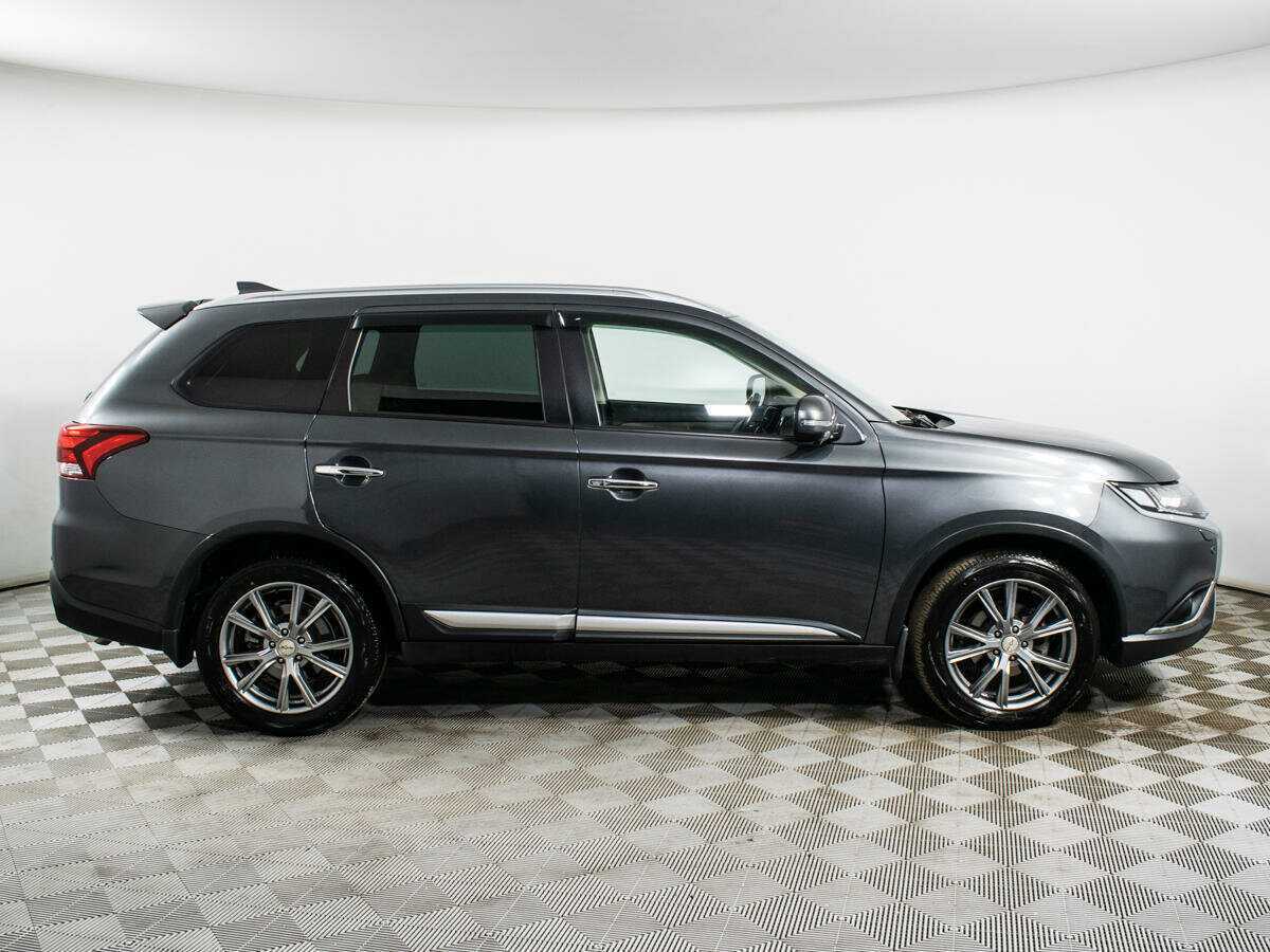 Mitsubishi Outlander с пробегом — 2019 год. Фото: #1