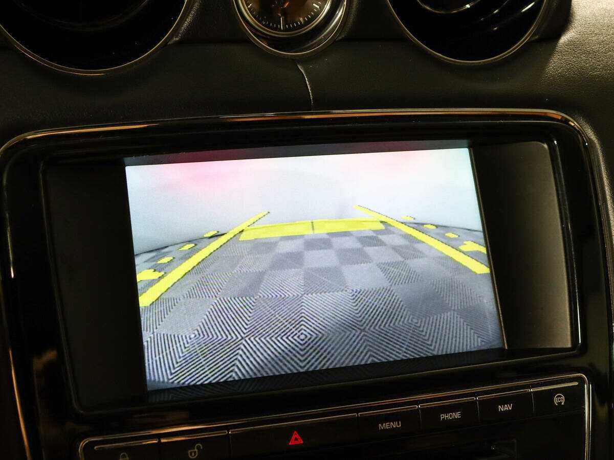 Jaguar XJ с пробегом — 2014 год. Фото: #14