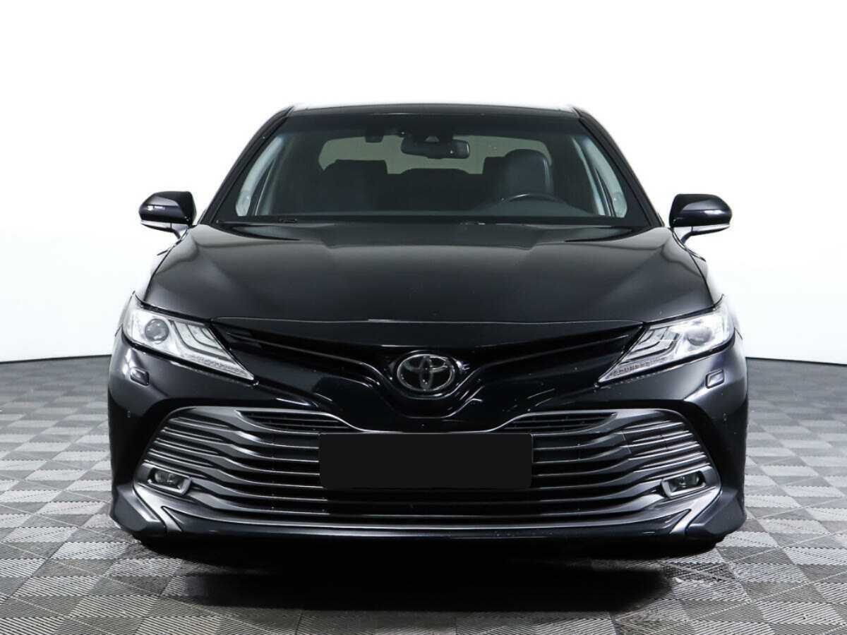 Toyota Camry с пробегом — 2018 год. Фото: #1