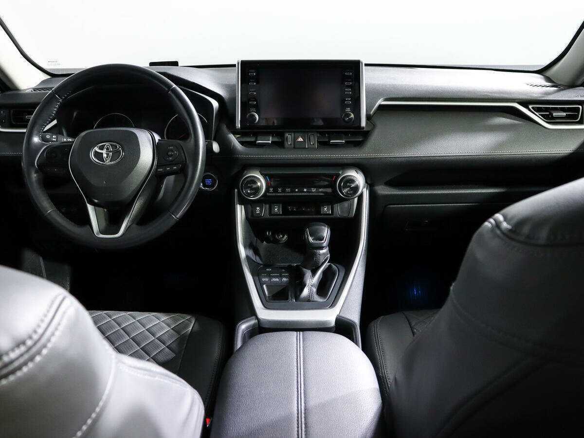 Toyota RAV4 с пробегом — 2019 год. Фото: #9