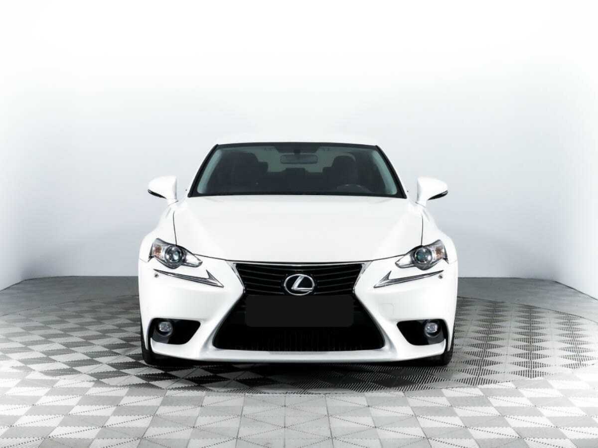 Lexus IS с пробегом — 2015 год. Фото: #1