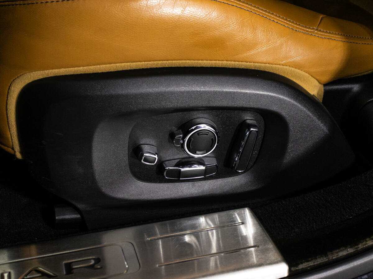 Jaguar XJ с пробегом — 2016 год. Фото: #19