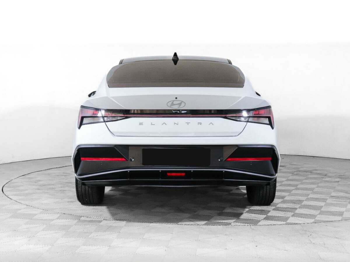 Hyundai Elantra с пробегом — 2024 год. Фото: #4