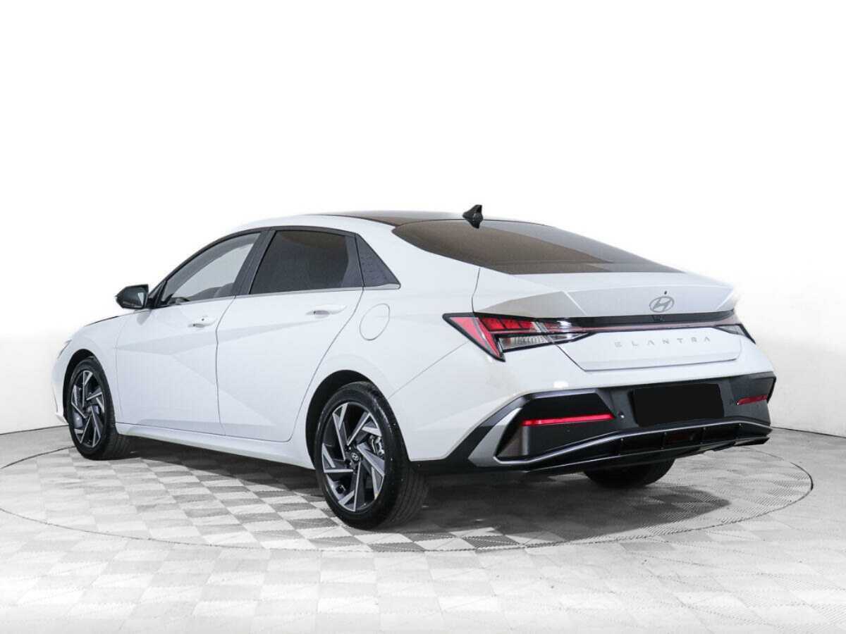Hyundai Elantra с пробегом — 2024 год. Фото: #5