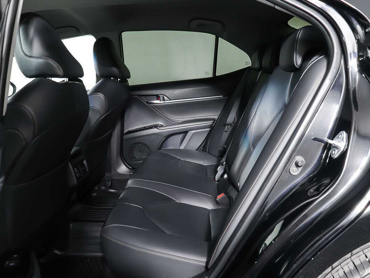 Toyota Camry с пробегом — 2019 год. Фото: #8