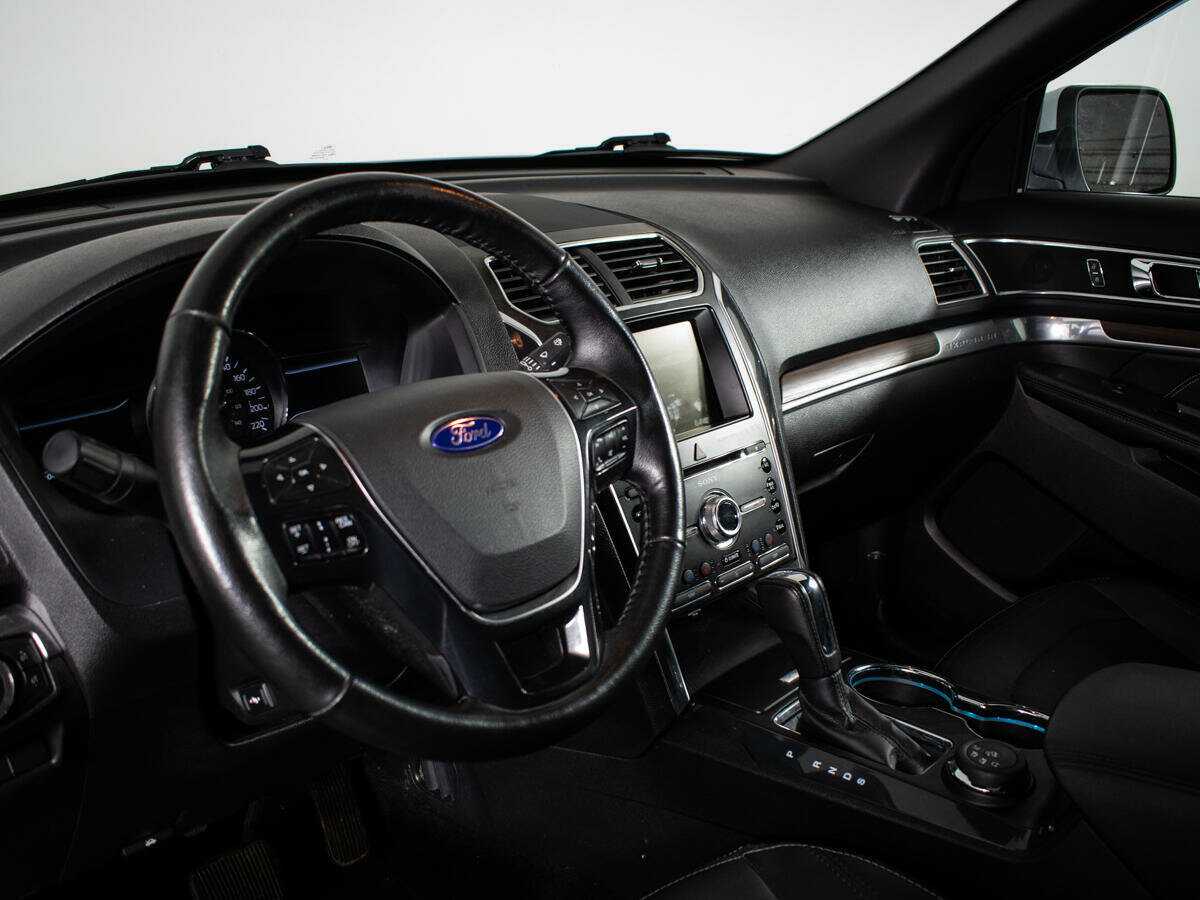 Ford Explorer с пробегом — 2016 год. Фото: #11