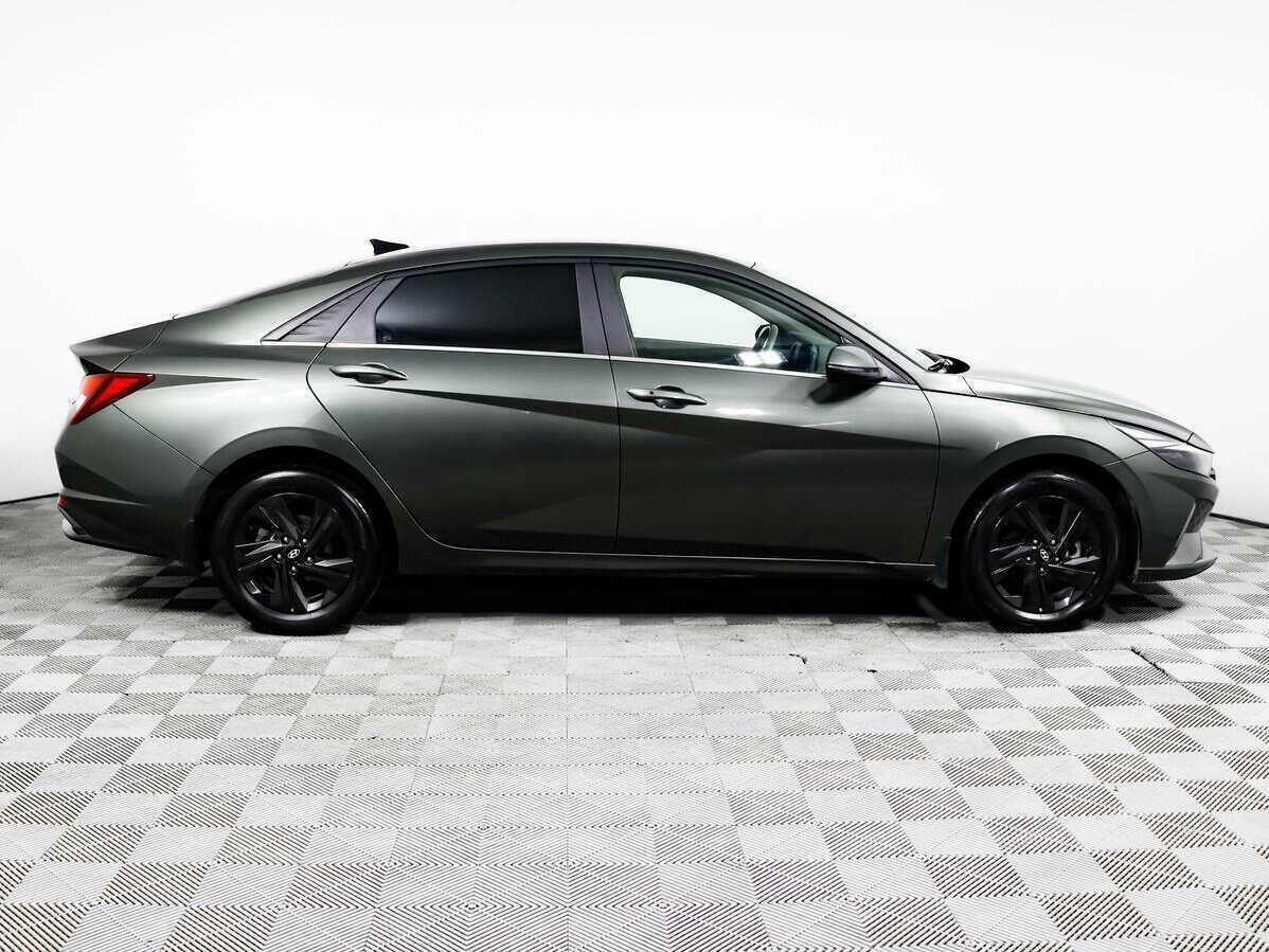 Hyundai Elantra с пробегом — 2021 год. Фото: #3