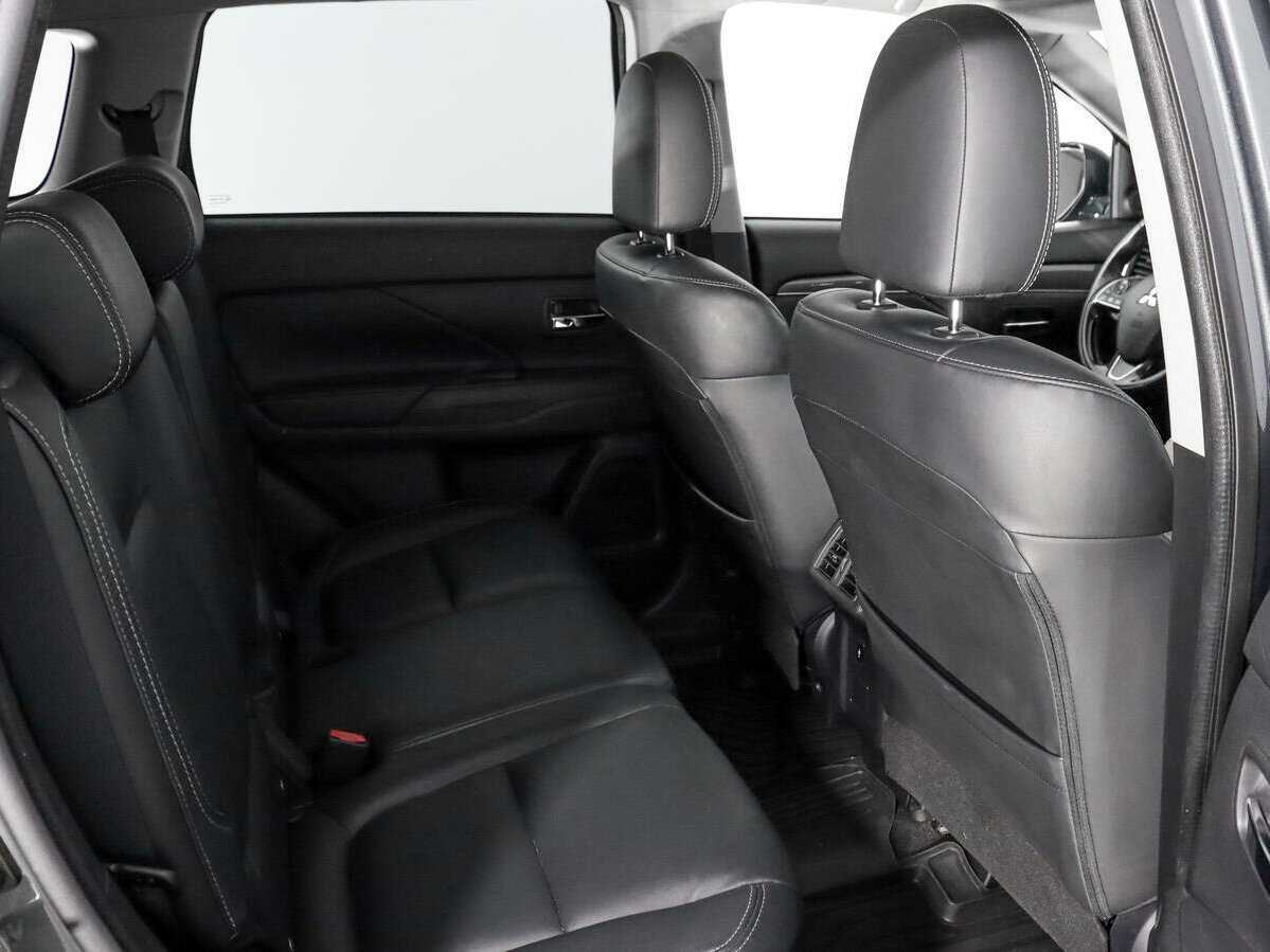 Mitsubishi Outlander с пробегом — 2019 год. Фото: #12