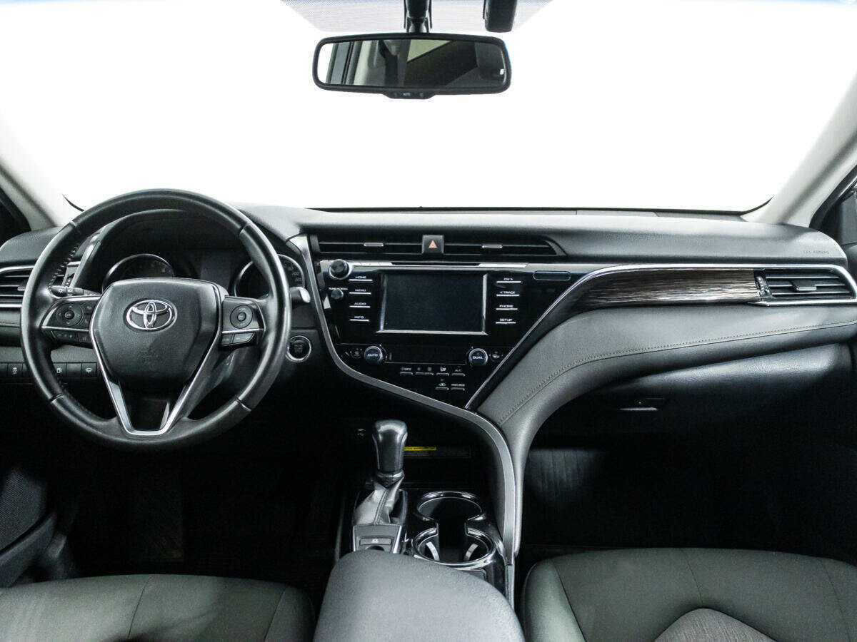 Toyota Camry с пробегом — 2018 год. Фото: #12