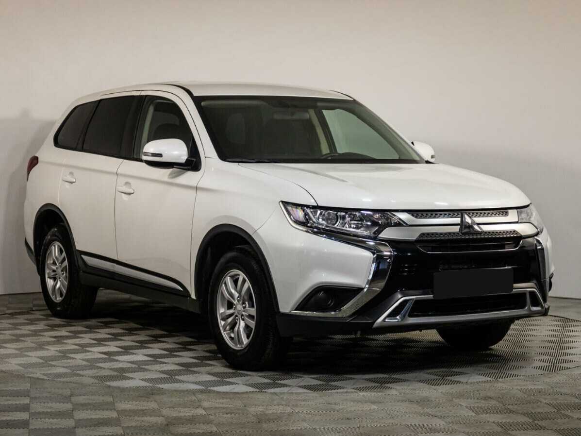 Mitsubishi Outlander с пробегом — 2020 год. Фото: #1