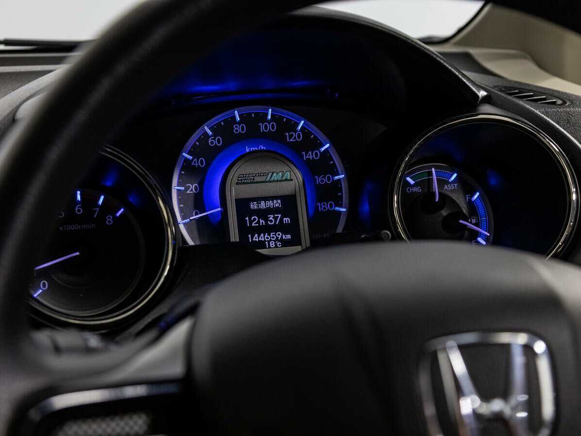 Honda Fit Shuttle с пробегом — 2013 год. Фото: #11