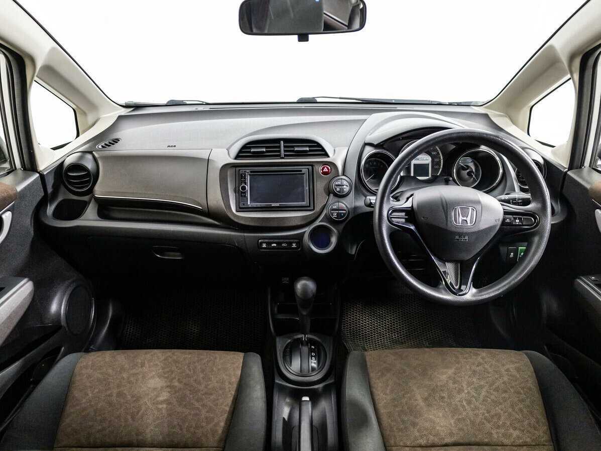 Honda Fit Shuttle с пробегом — 2013 год. Фото: #12