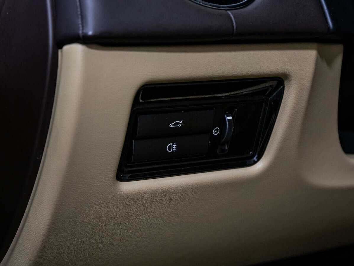 Jaguar XJ с пробегом — 2013 год. Фото: #25