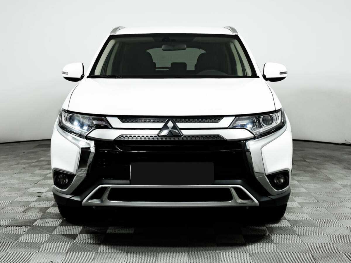 Mitsubishi Outlander с пробегом — 2019 год. Фото: #1