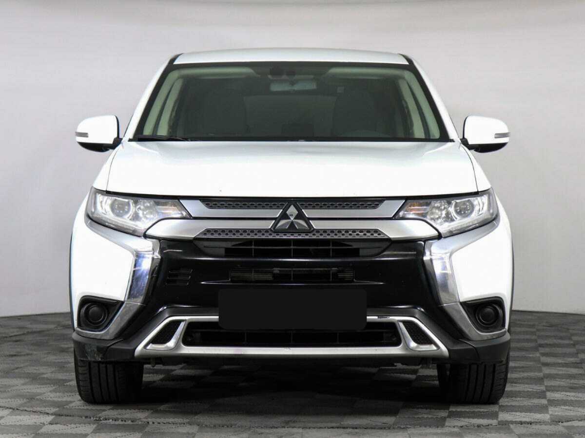 Mitsubishi Outlander с пробегом — 2020 год. Фото: #1
