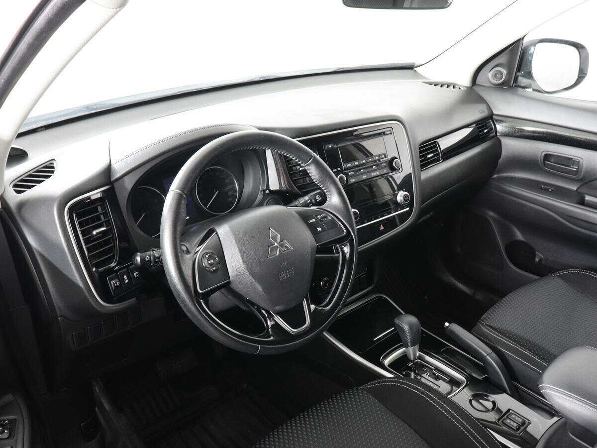 Mitsubishi Outlander с пробегом — 2020 год. Фото: #6
