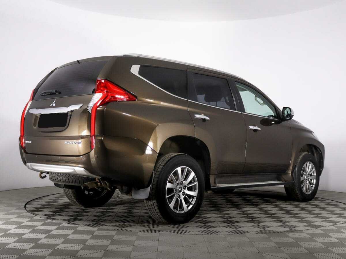 Mitsubishi Pajero Sport с пробегом — 2017 год. Фото: #4