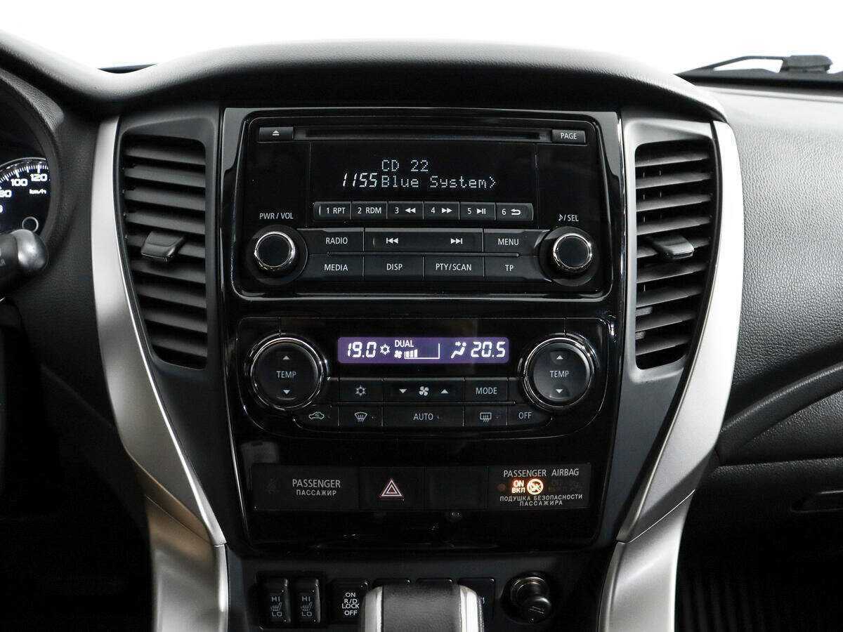 Mitsubishi Pajero Sport с пробегом — 2017 год. Фото: #14