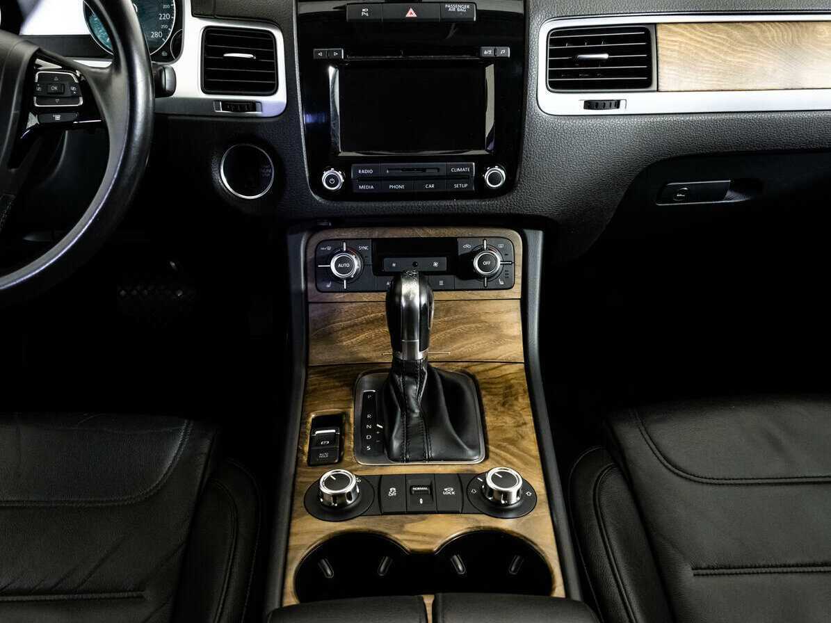 Volkswagen Touareg с пробегом — 2012 год. Фото: #10