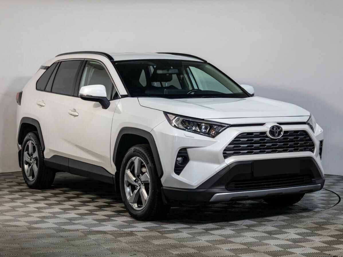 Toyota RAV4 с пробегом — 2020 год. Фото: #1