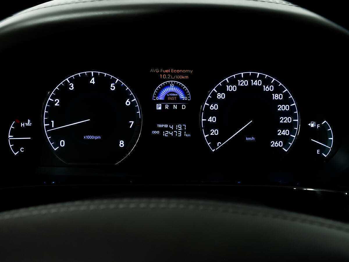 Hyundai Equus с пробегом — 2012 год. Фото: #9