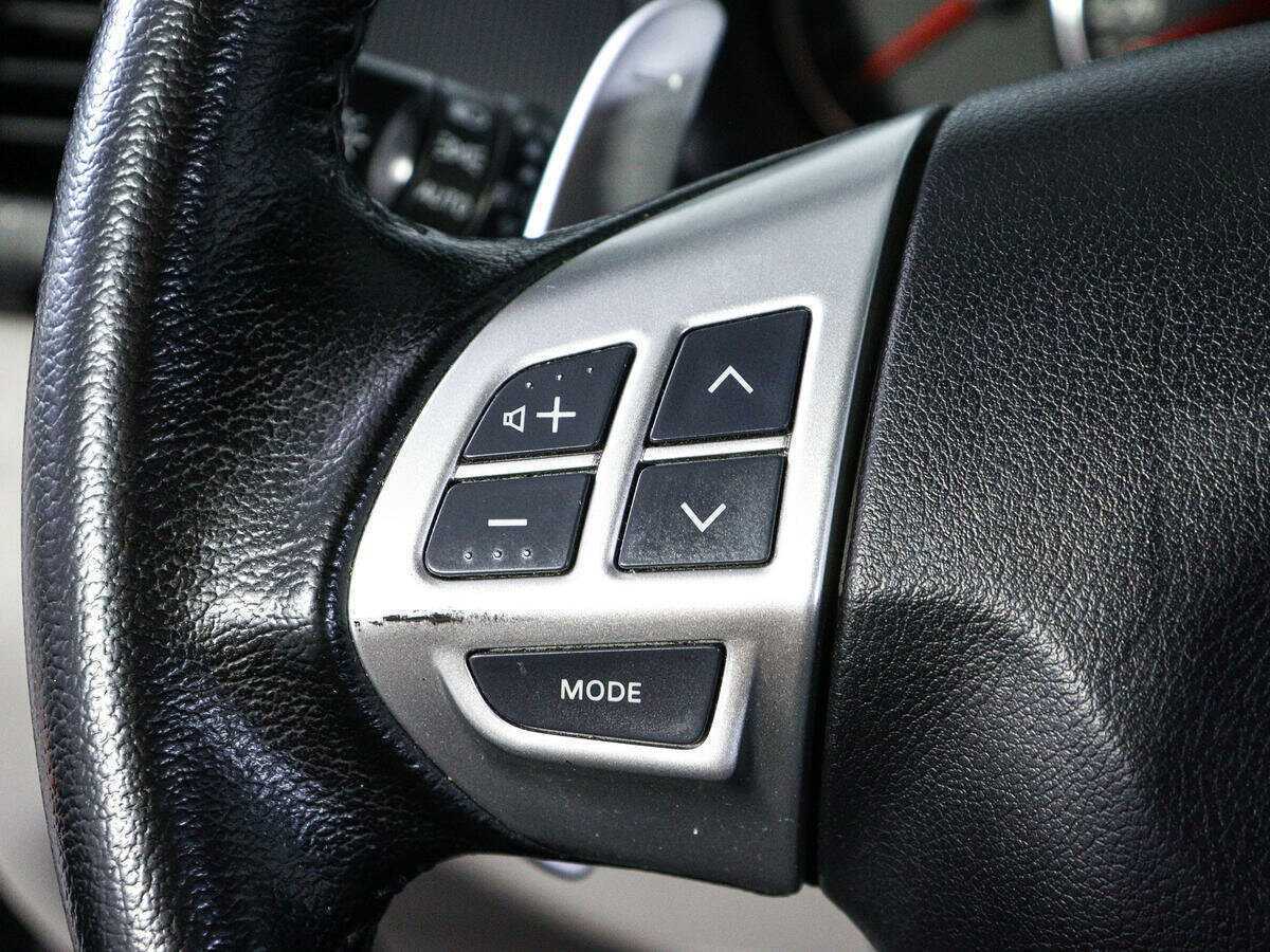 Mitsubishi Pajero Sport с пробегом — 2012 год. Фото: #13