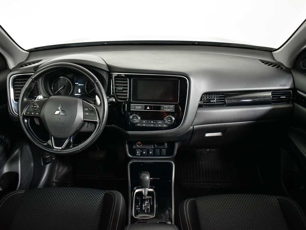 Mitsubishi Outlander с пробегом — 2020 год. Фото: #11