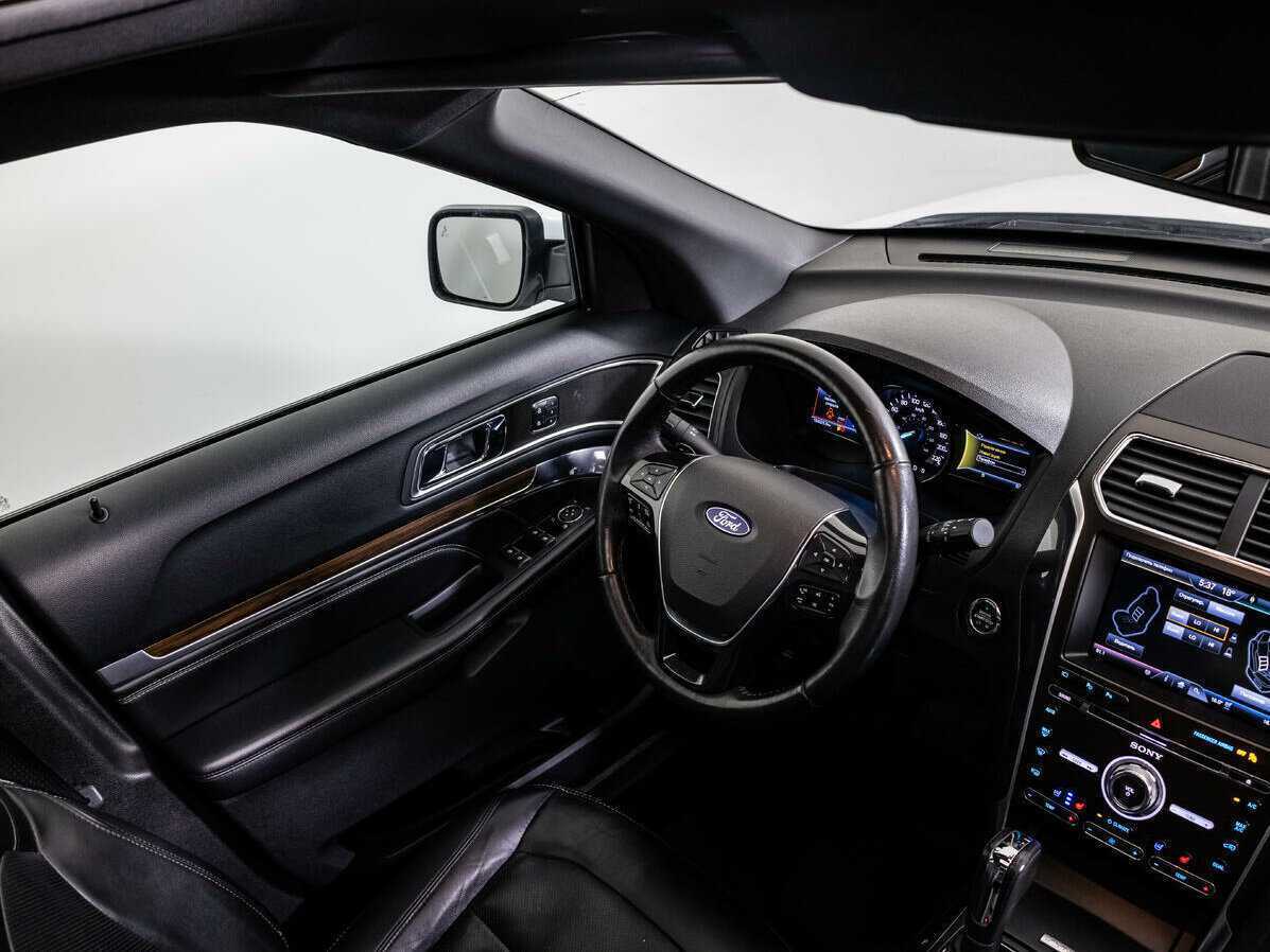Ford Explorer с пробегом — 2015 год. Фото: #16