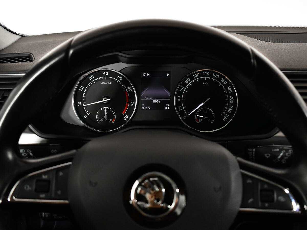 Skoda Superb с пробегом — 2016 год. Фото: #10