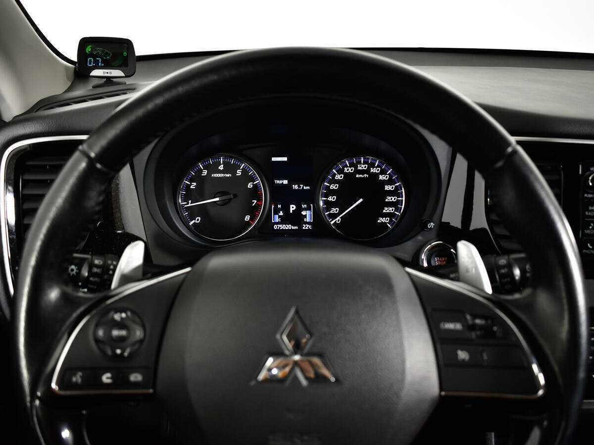 Mitsubishi Outlander с пробегом — 2016 год. Фото: #9