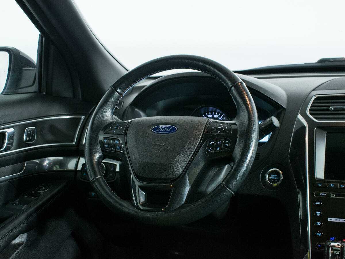 Ford Explorer с пробегом — 2016 год. Фото: #10
