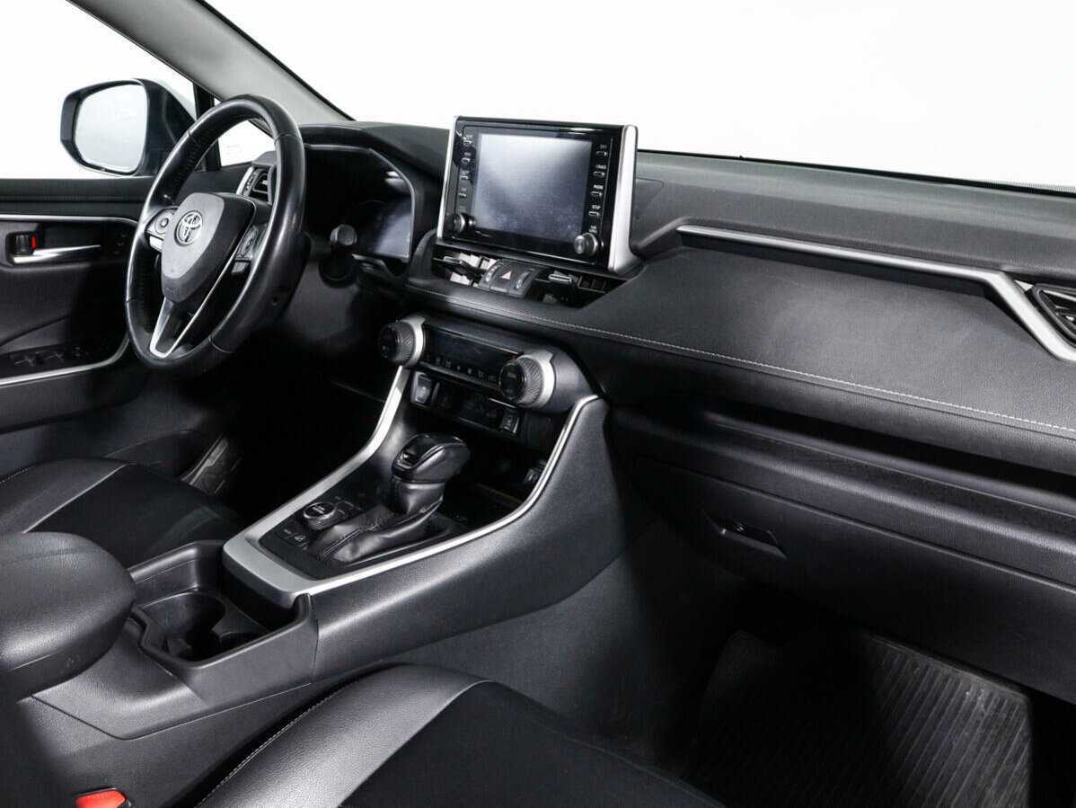 Toyota RAV4 с пробегом — 2020 год. Фото: #8