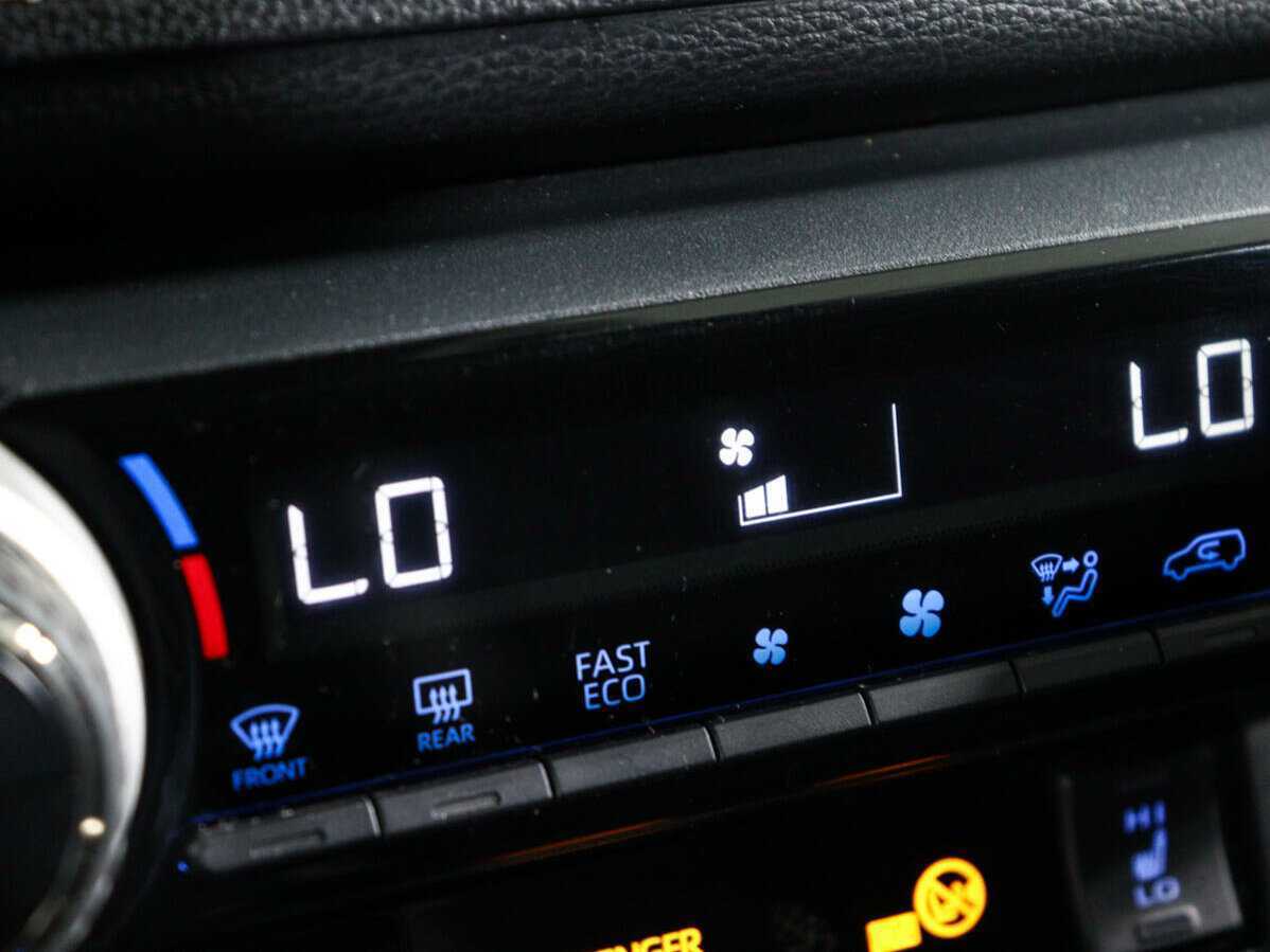 Toyota RAV4 с пробегом — 2020 год. Фото: #20