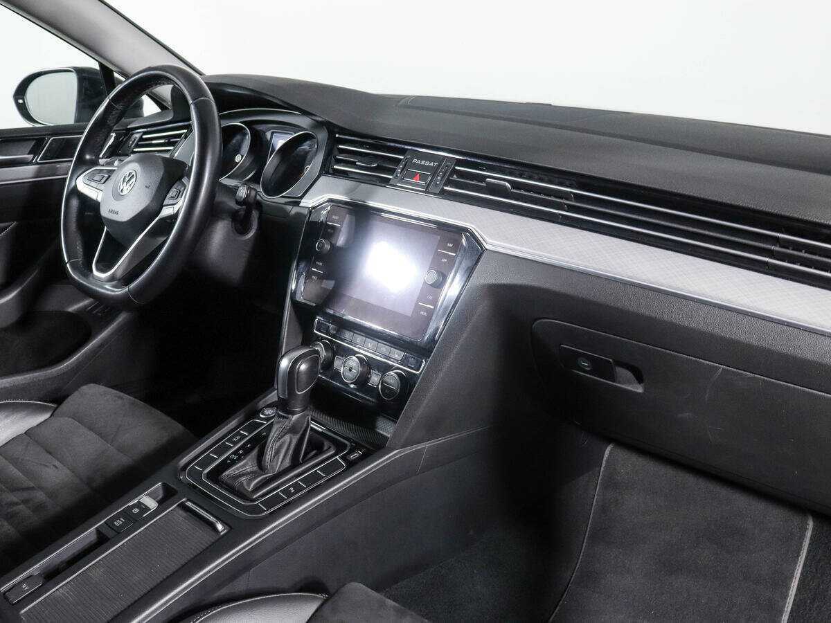 Volkswagen Passat с пробегом — 2020 год. Фото: #8