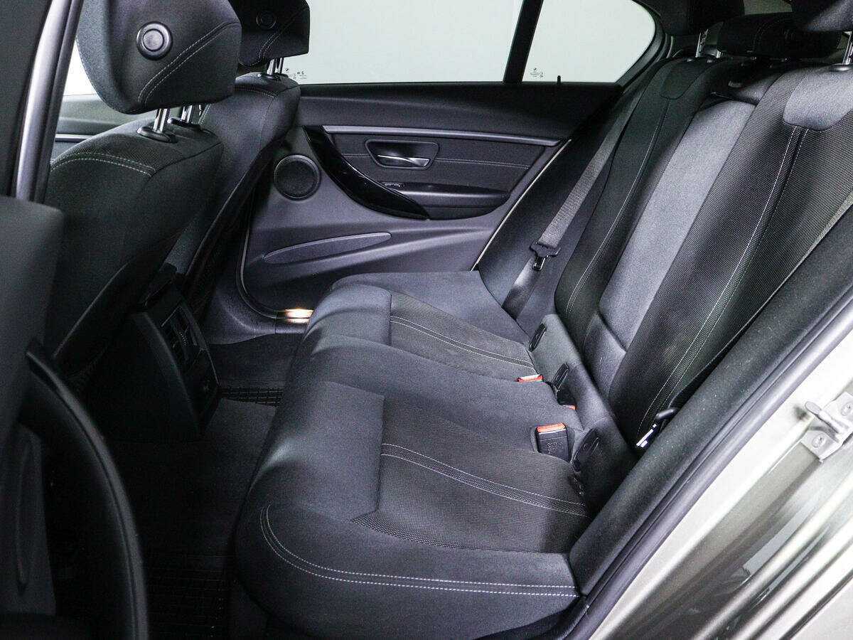 BMW 3 серии с пробегом — 2017 год. Фото: #7