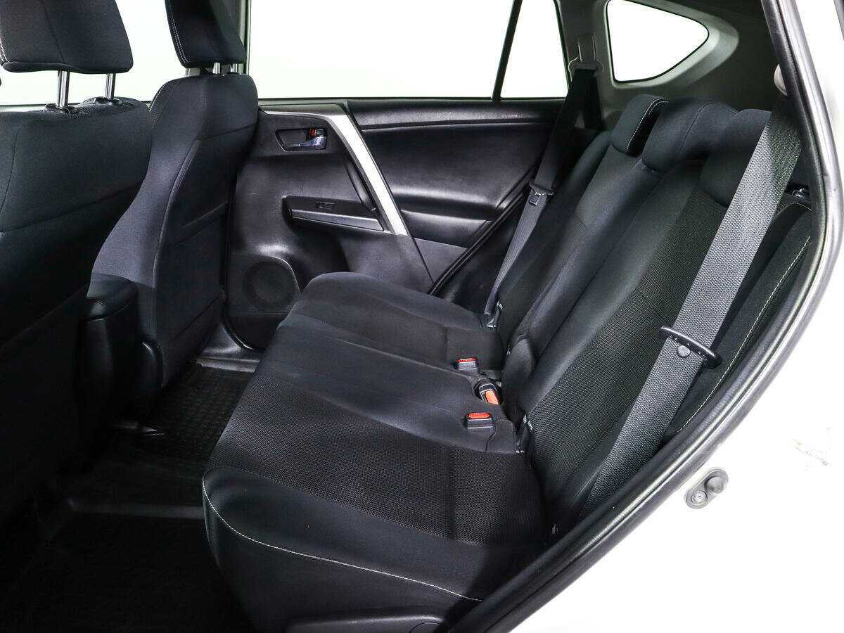 Toyota RAV4 с пробегом — 2016 год. Фото: #7