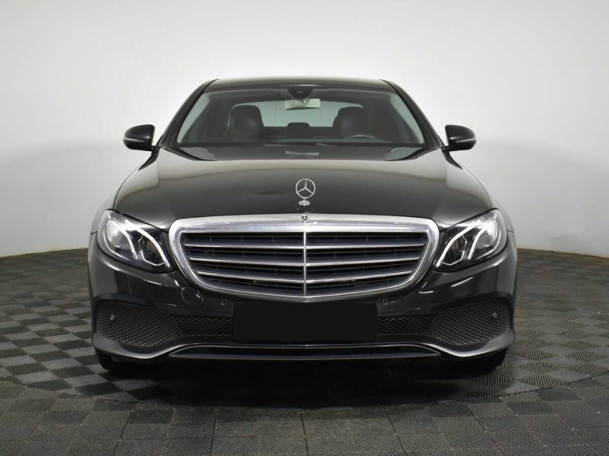 Mercedes-Benz E-Класс с пробегом — 2018 год. Фото: #1