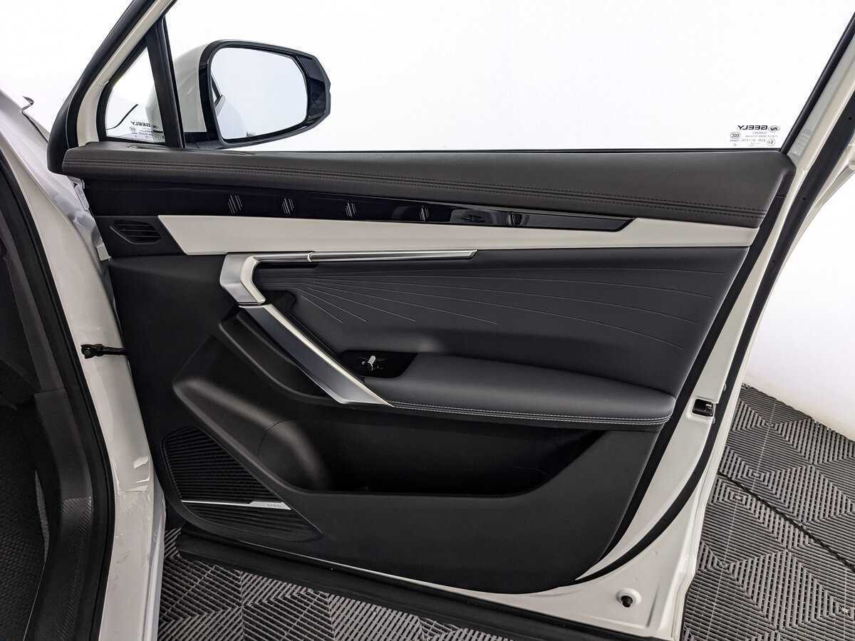 Geely Atlas с пробегом — 2024 год. Фото: #18