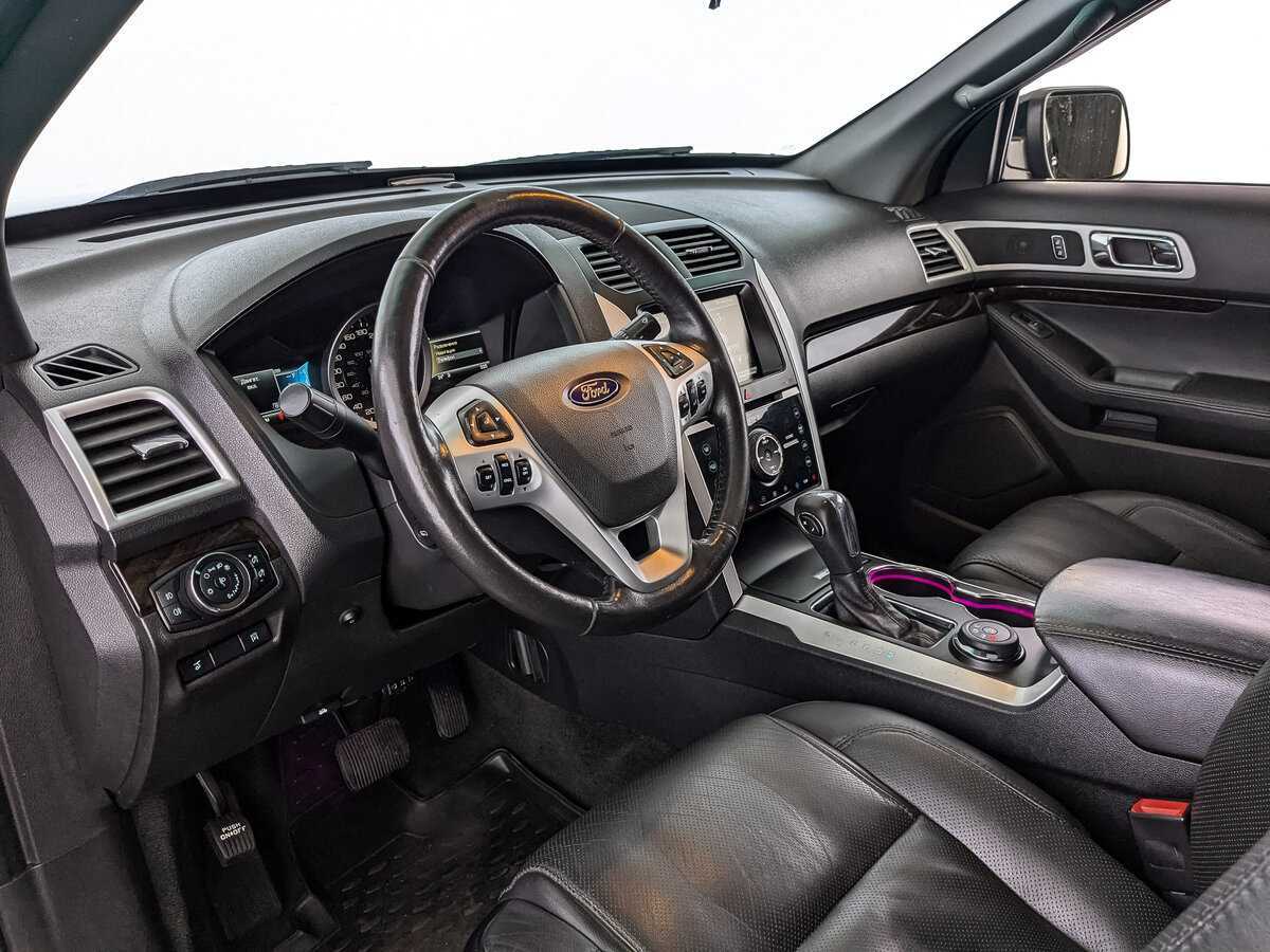 Ford Explorer с пробегом — 2015 год. Фото: #10